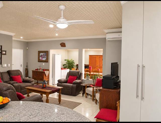 2 BEDROOM TOWNHOUSE FOR SALE IN HEUWELSIG